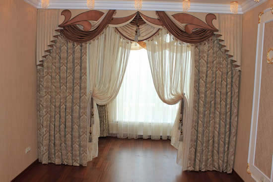 Плоский карниз, скрытый за багетом