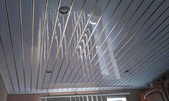 Подвесной ПВХ потолок в интерьере