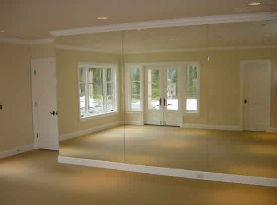 Зеркальная стена